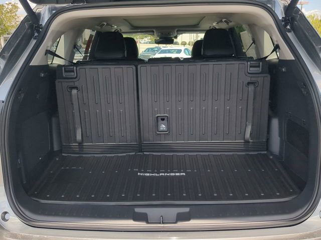 New 2026 Toyota Highlander Platinum AWD/4WD image 13