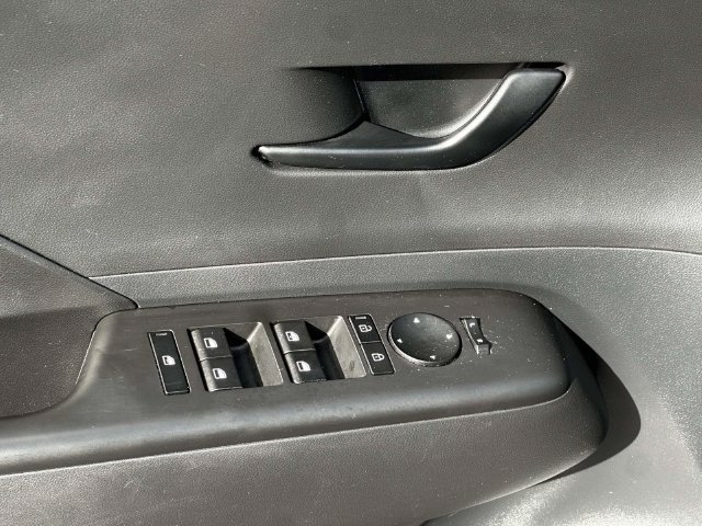Used 2024 Hyundai Kona SE FWD image 16