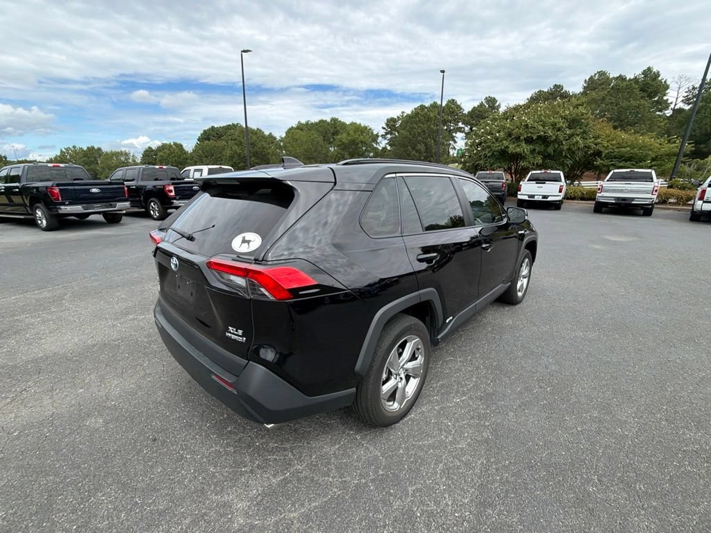Used 2021 Toyota RAV4 XLE Premium AWD/4WD image 18