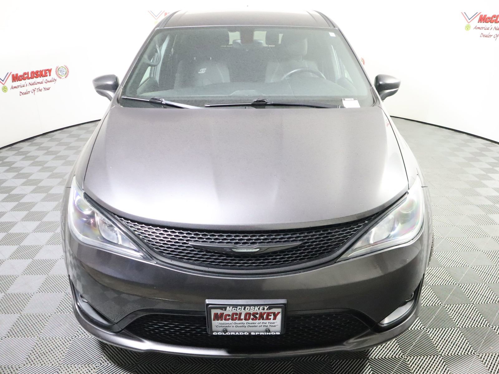 Used 2018 Chrysler Pacifica Touring Plus w/ S Appearance Package FWD image 16