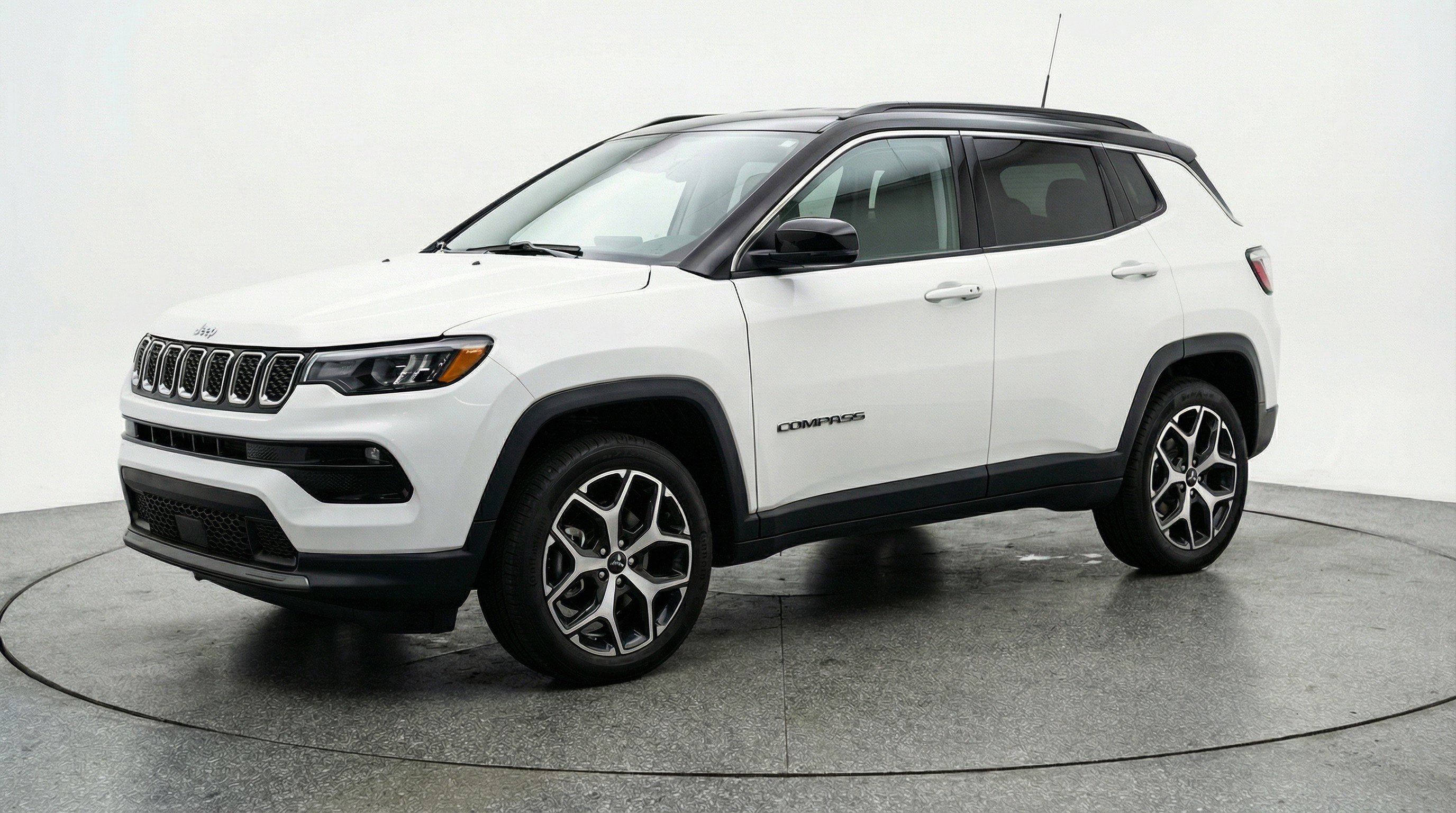 Used 2025 Jeep Compass Limited image 3