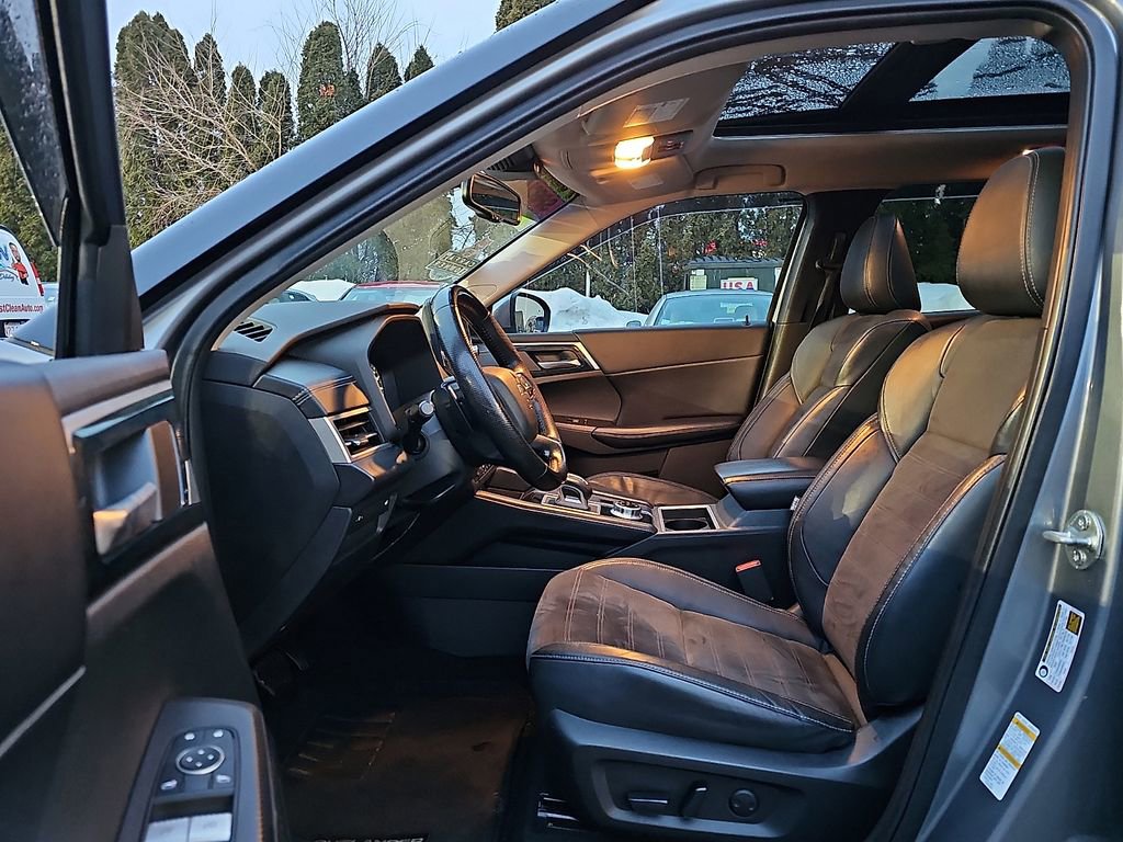 Used 2022 Mitsubishi Outlander SE image 15