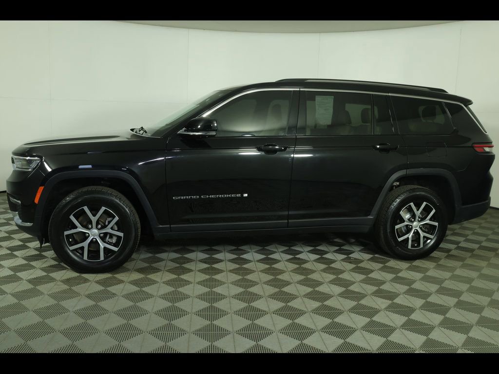 Used 2023 Jeep Grand Cherokee L Limited w/ Luxury Tech Group II image 17