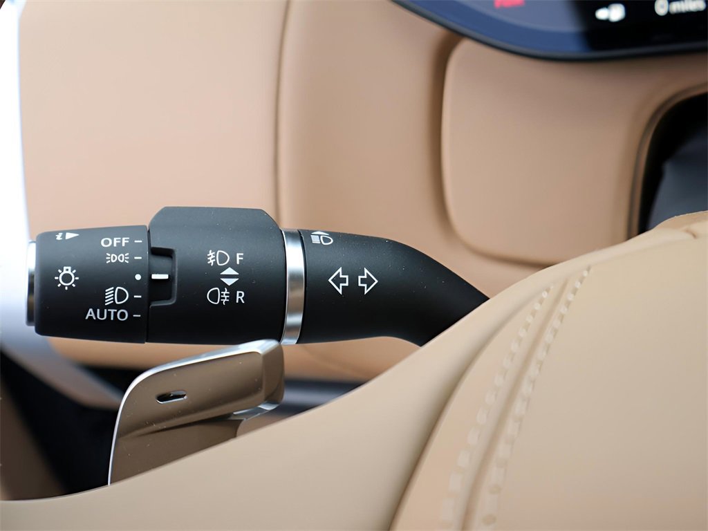 New 2025 Land Rover Range Rover SE image 32