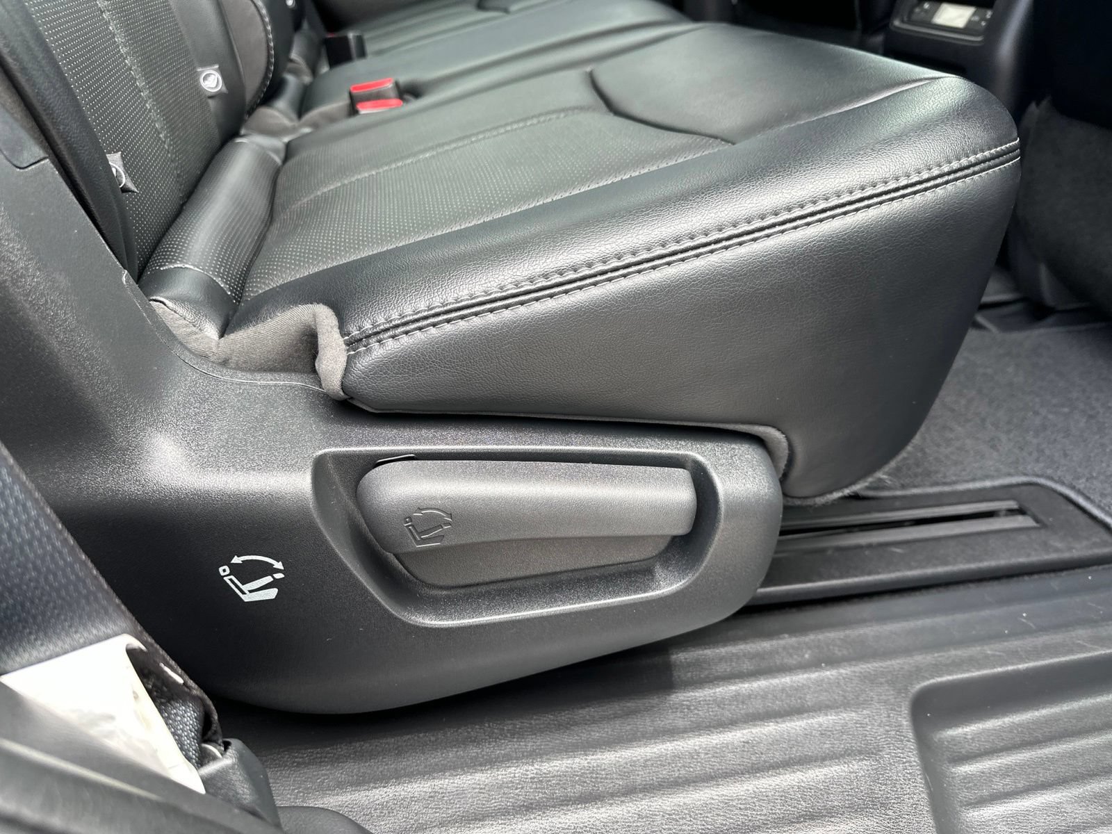 Used 2017 Nissan Pathfinder Platinum AWD/4WD image 34