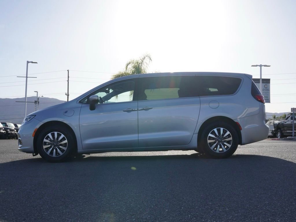 Certified 2023 Chrysler Pacifica Touring-L image 7