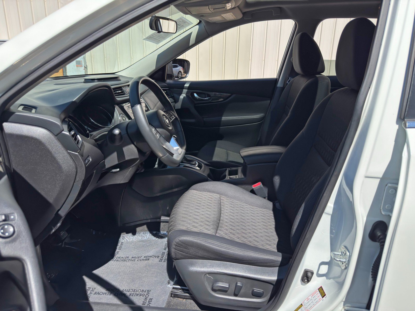 Used 2017 Nissan Rogue SV FWD image 16