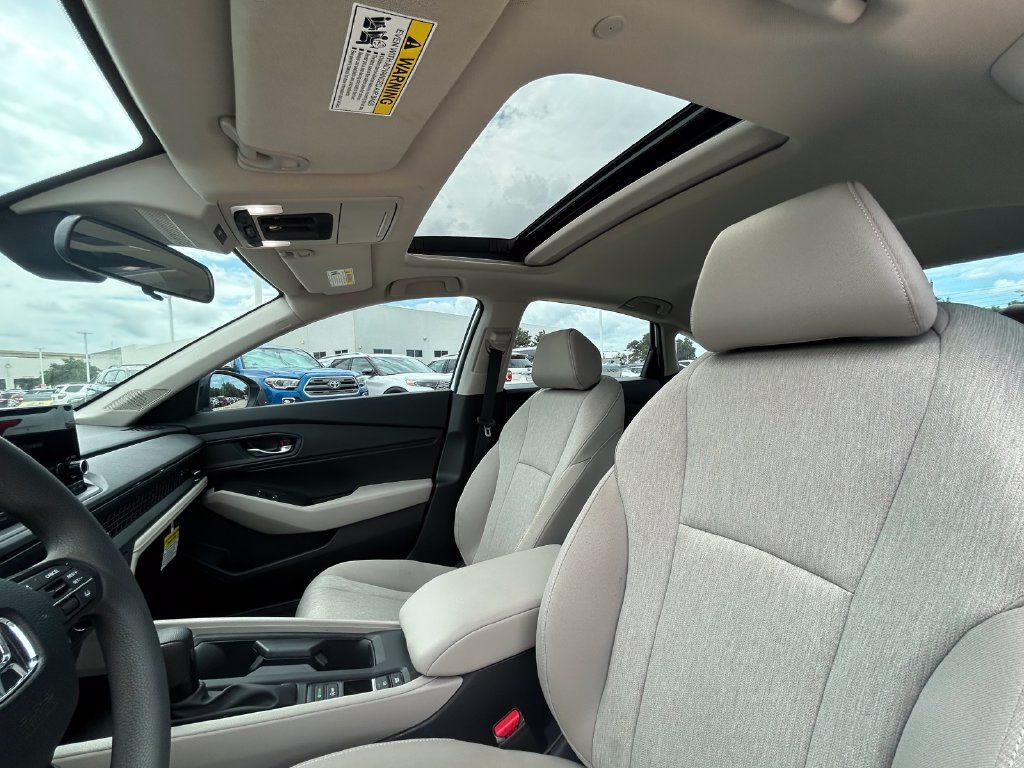 Used 2025 Honda Accord SE image 12