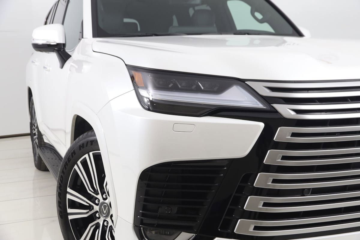 Used 2025 Lexus LX 600 4WD w/ Luxury Package image 21