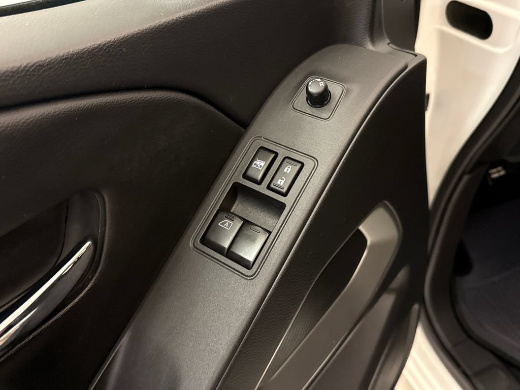 Used 2025 Nissan Frontier SV RWD image 19