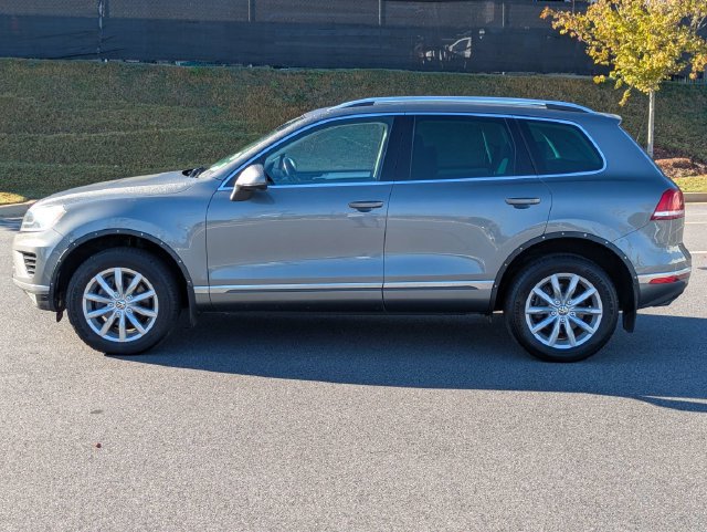 Used 2016 Volkswagen Touareg Sport AWD/4WD image 7