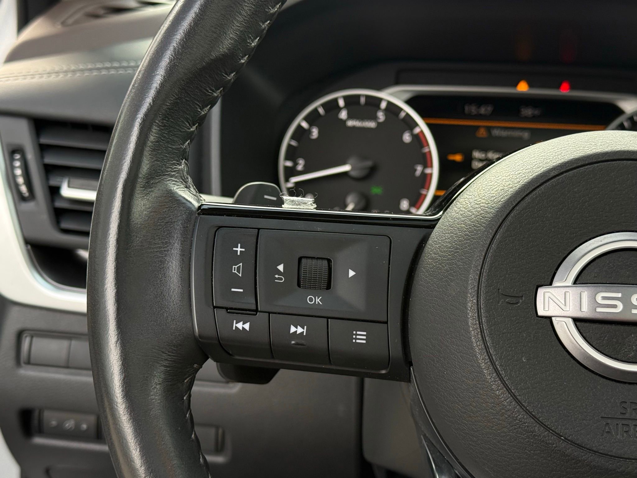 Used 2023 Nissan Rogue SV w/ SV Premium B Package image 53