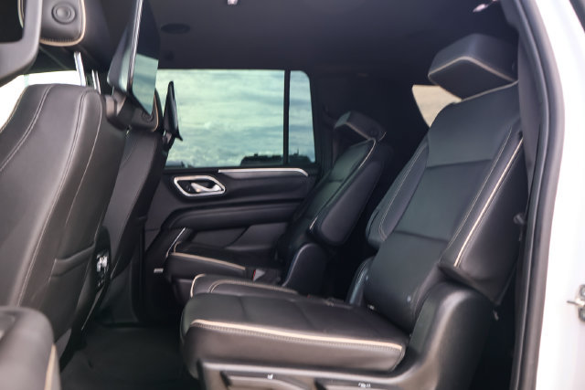 Used 2021 GMC Yukon XL SLT w/ Rear Media and Nav Package AWD/4WD image 8