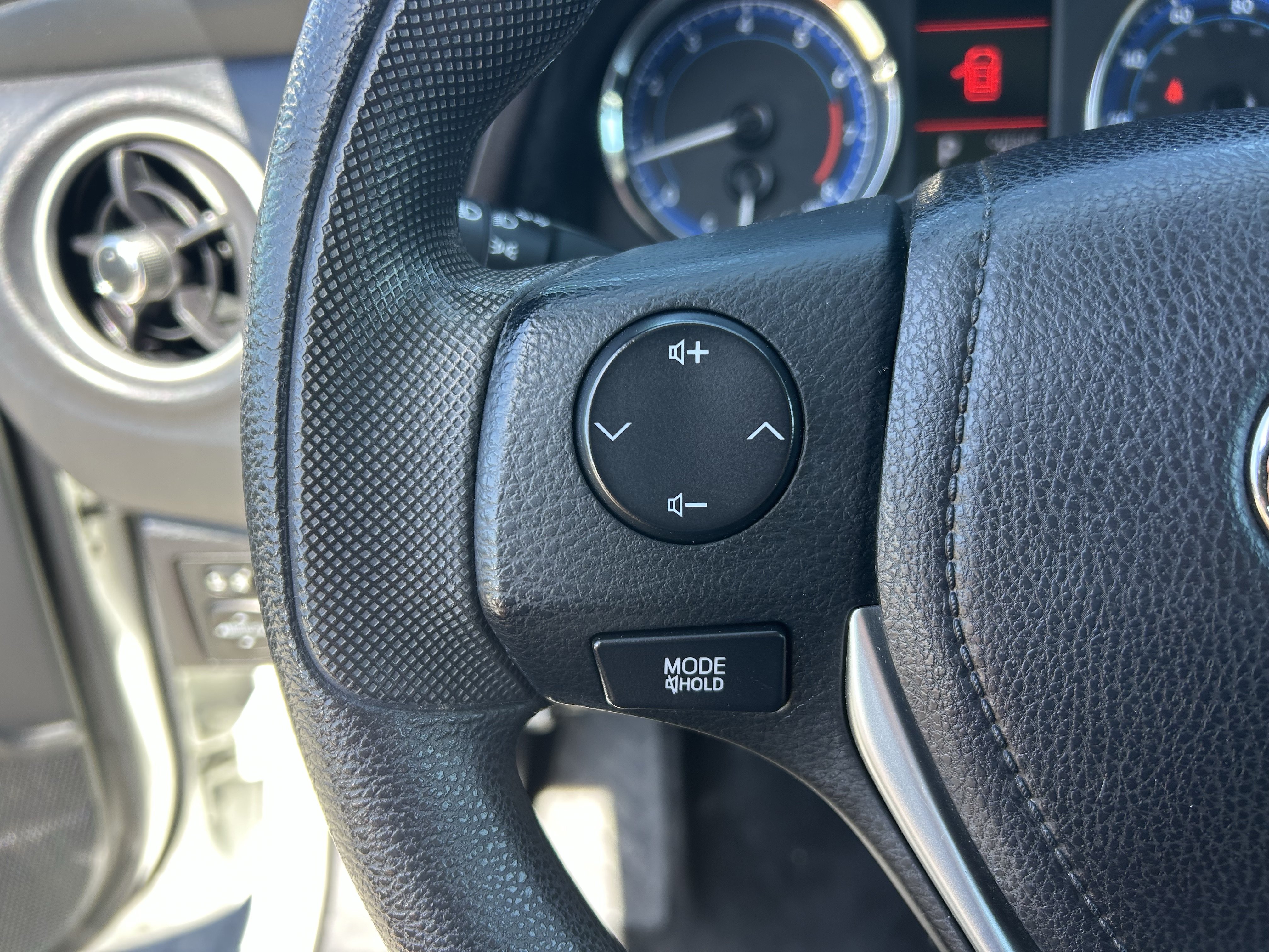 Certified 2019 Toyota Corolla LE FWD image 25