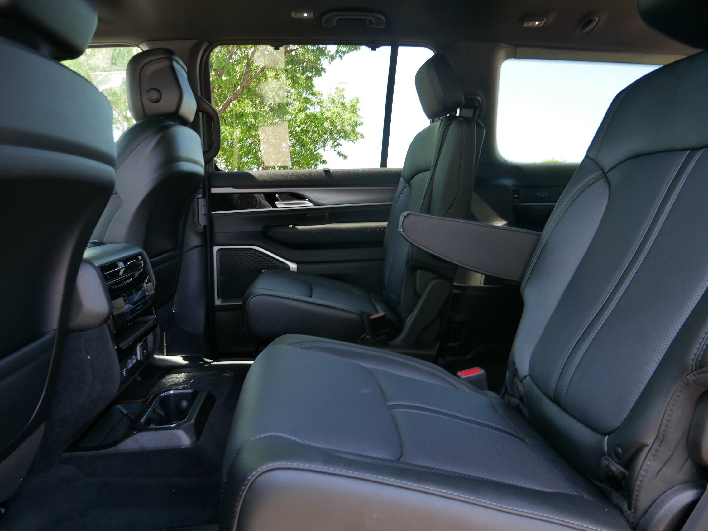 New 2026 Jeep Grand Wagoneer L Limited AWD/4WD image 10