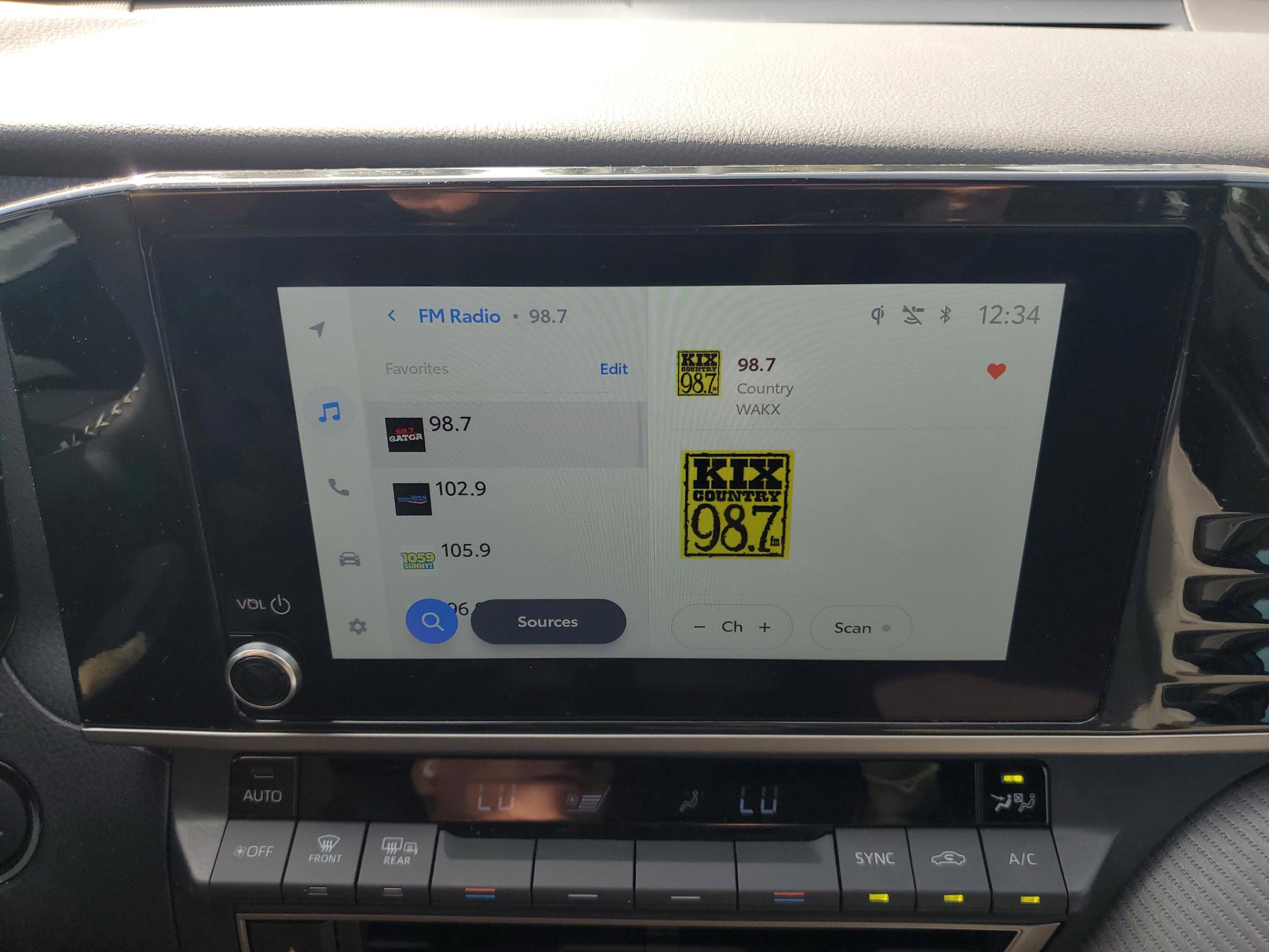 Used 2025 Toyota Camry SE image 19