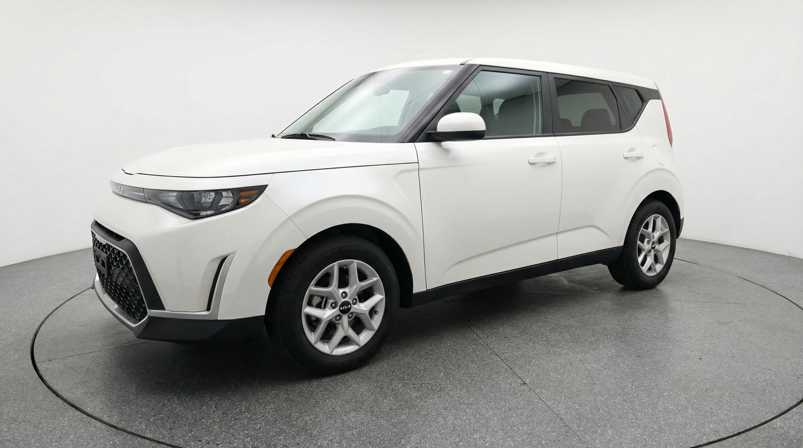 Used 2025 Kia Soul LX w/ LX Technology Package image 3