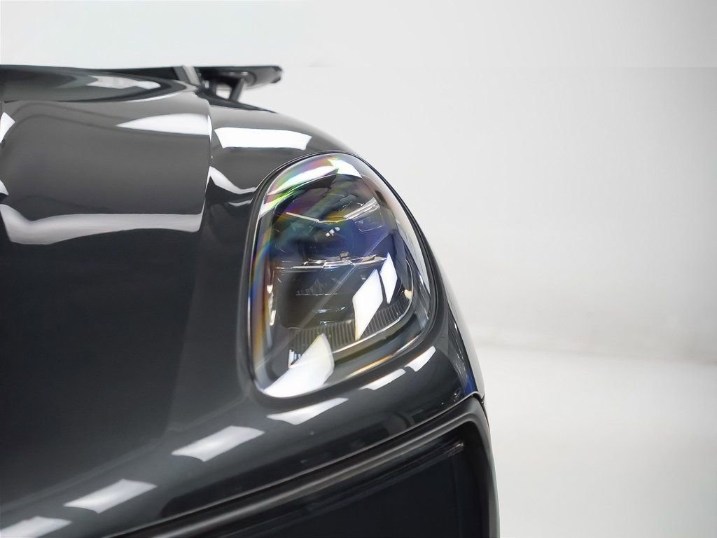 Certified 2025 Porsche Macan image 7