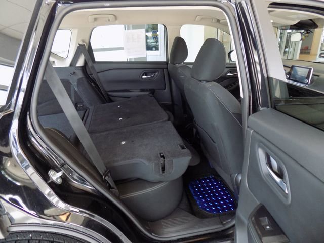 Used 2025 Nissan Rogue SV image 31