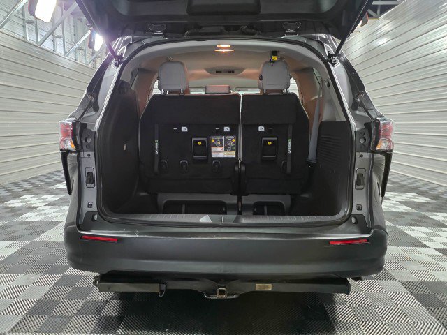 Used 2023 Toyota Sienna LE image 37