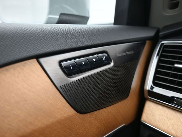 Used 2024 Volvo XC90 B5 Plus w/ Protection Package Premier image 29