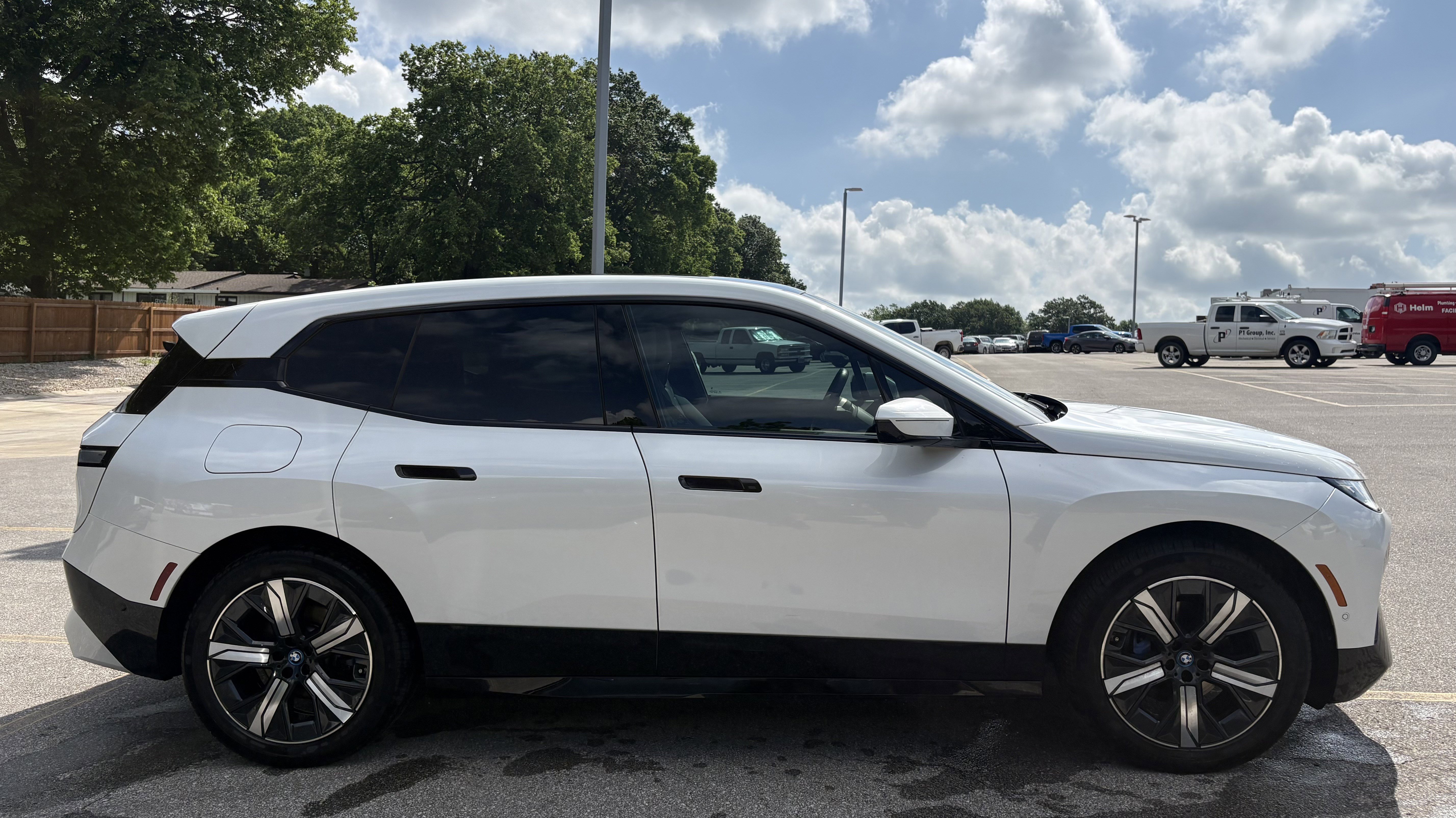 Used 2024 BMW iX xDrive50 w/ Sport Package AWD/4WD image 11