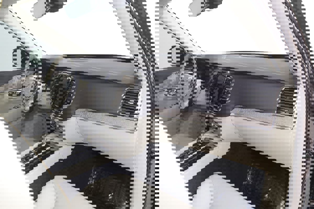 Used 2024 Volvo XC90 B6 Plus w/ Protection Package Premier image 44