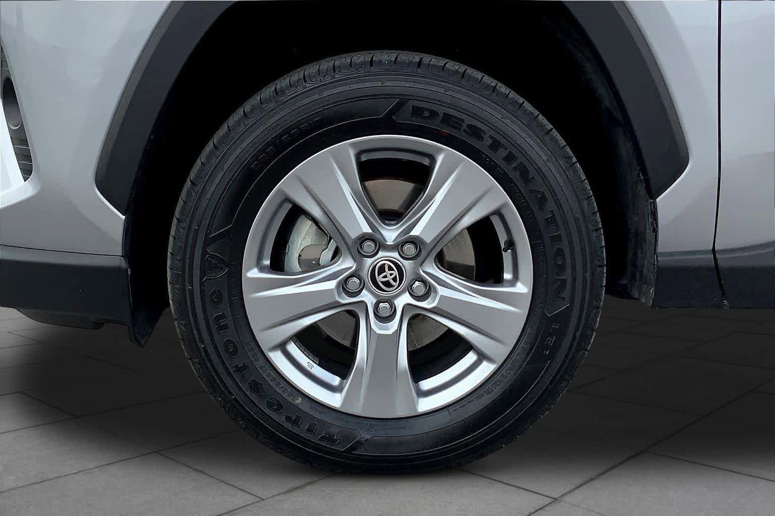 Used 2025 Toyota RAV4 LE AWD/4WD image 11