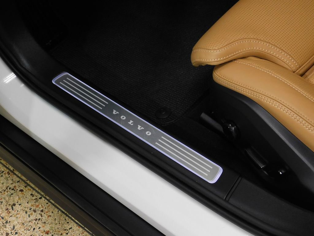 Used 2026 Volvo V90 B6 Cross Country Ultra image 27