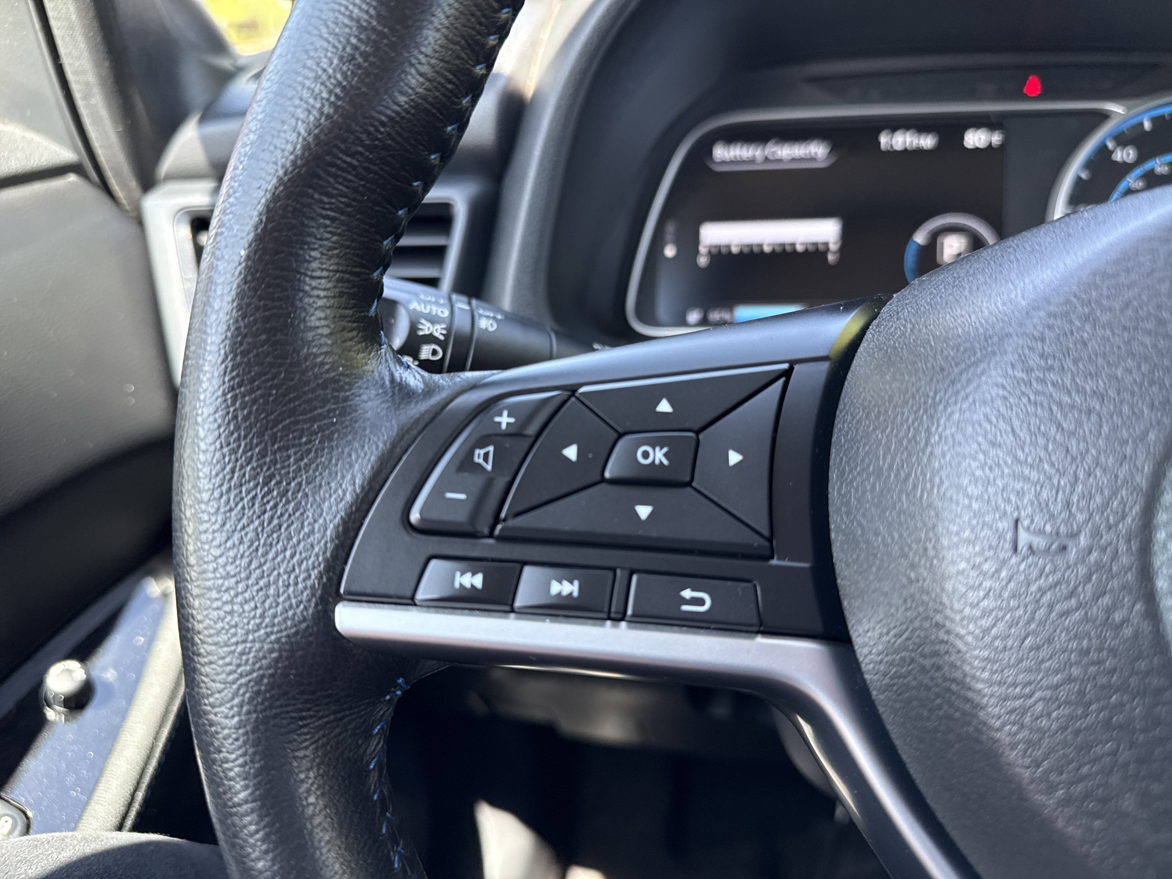 Certified 2024 Nissan Leaf SV Plus image 25