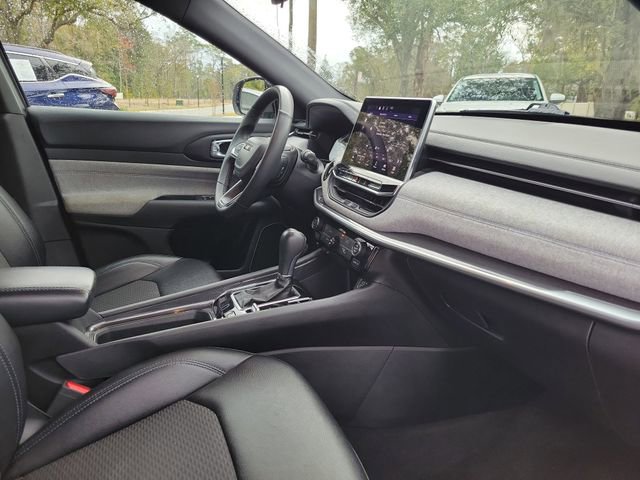 Used 2024 Jeep Compass Latitude w/ Altitude Special Edition image 34