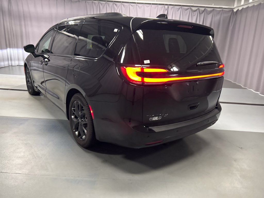 Used 2026 Chrysler Pacifica Select w/ S Appearance Package FWD image 5