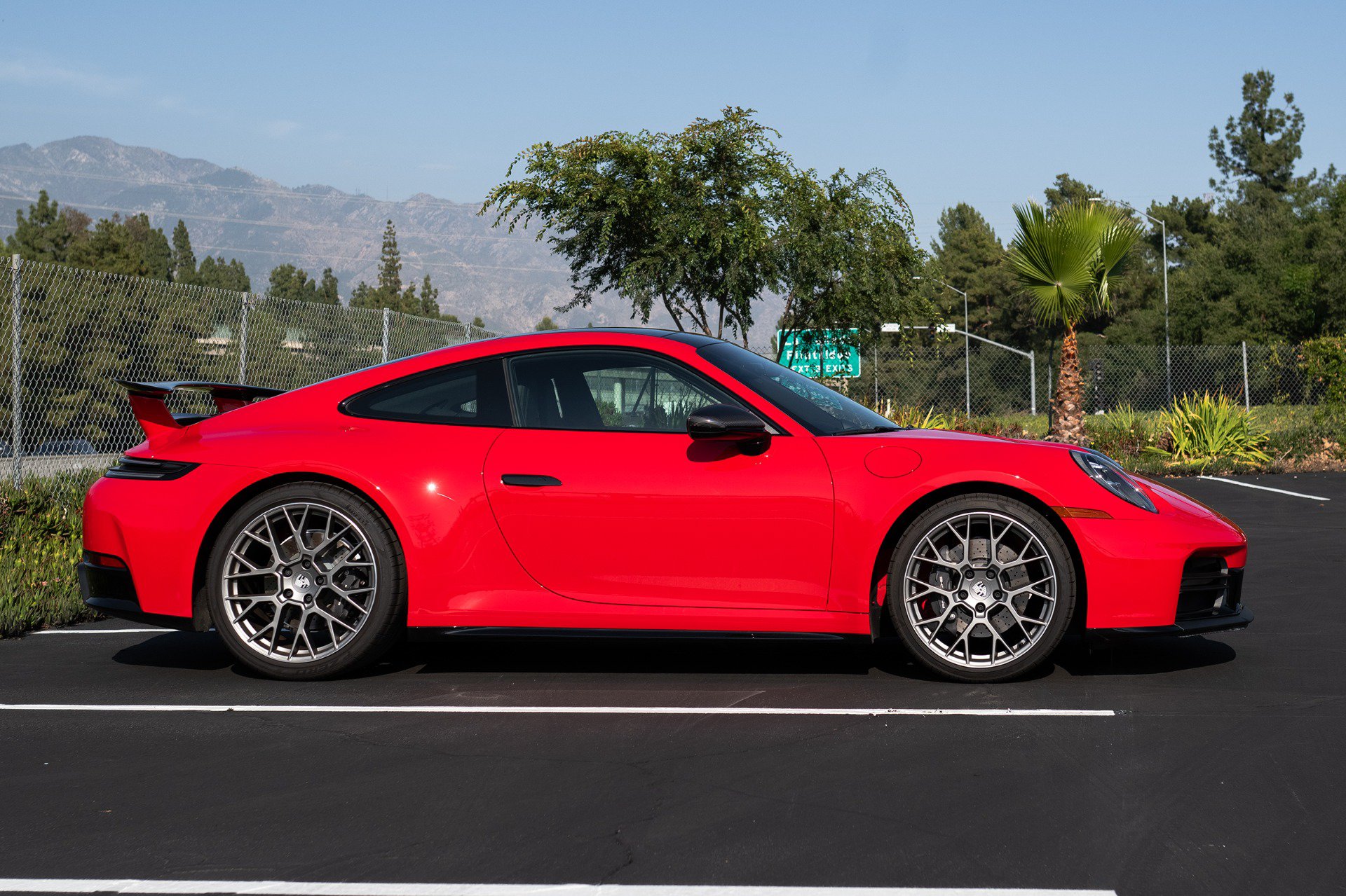 Used 2025 Porsche 911 Carrera RWD image 3