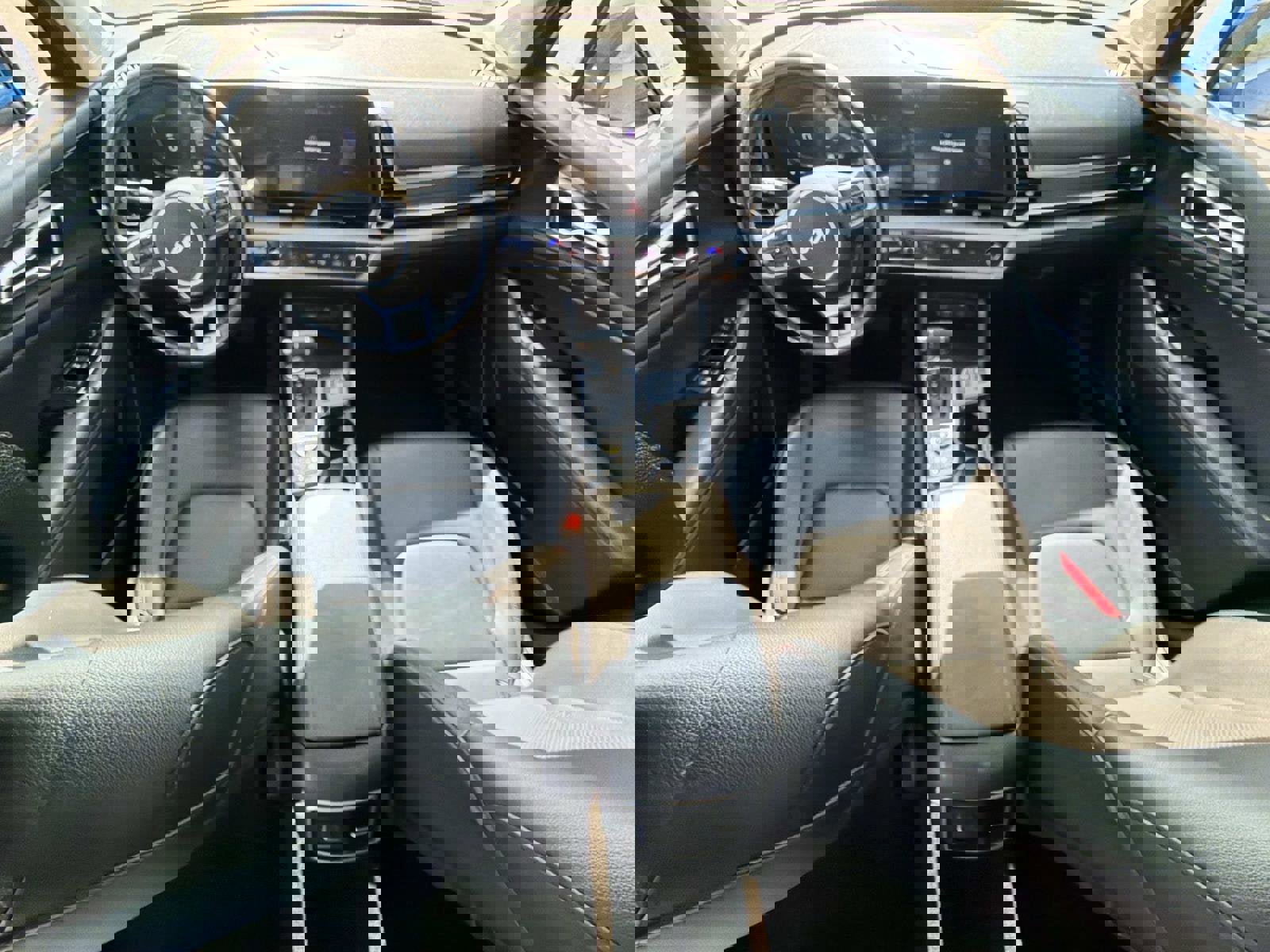 Used 2023 Kia Sportage EX image 2