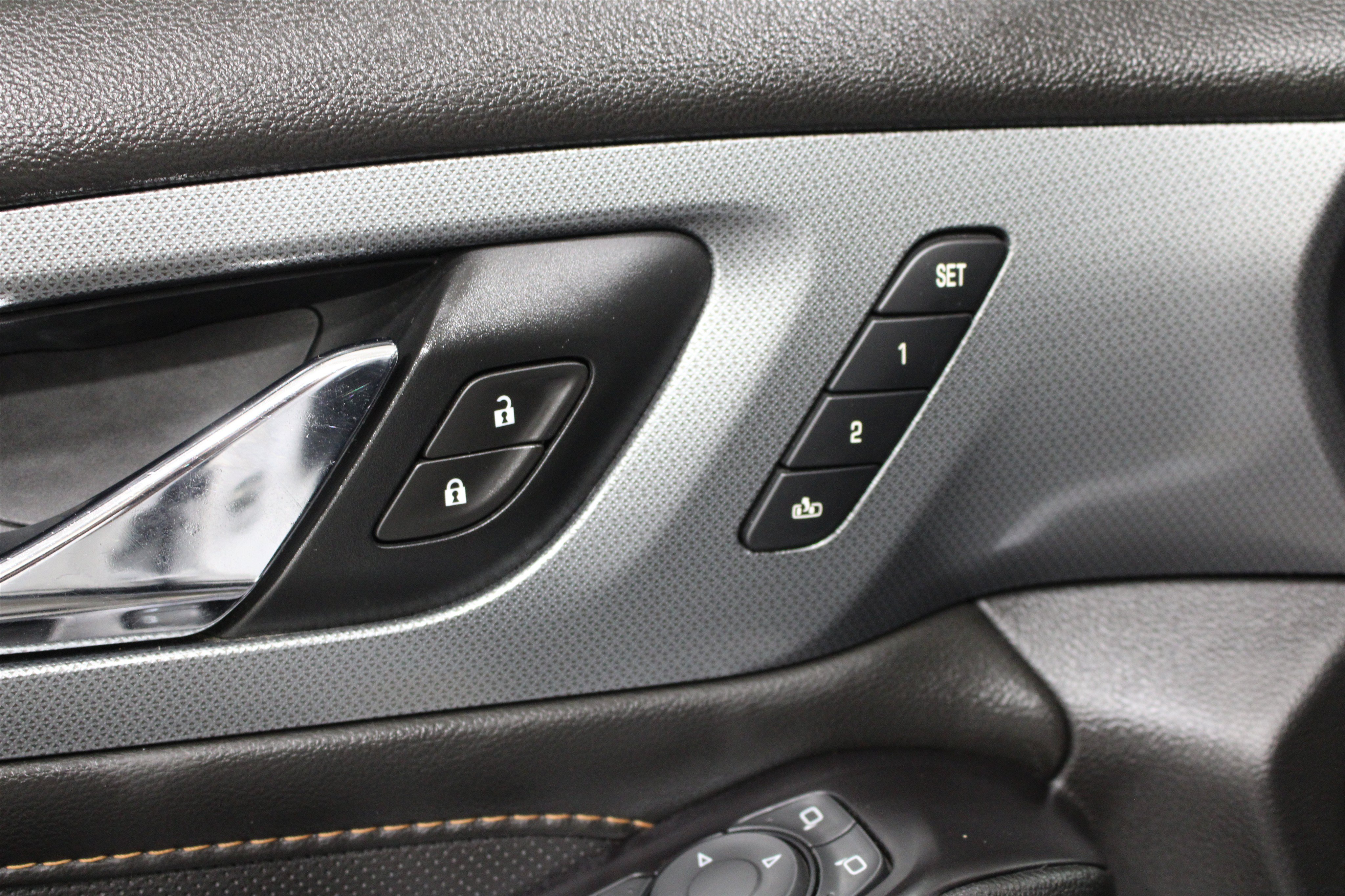 Used 2020 Chevrolet Traverse Premier w/ Redline Edition FWD image 8
