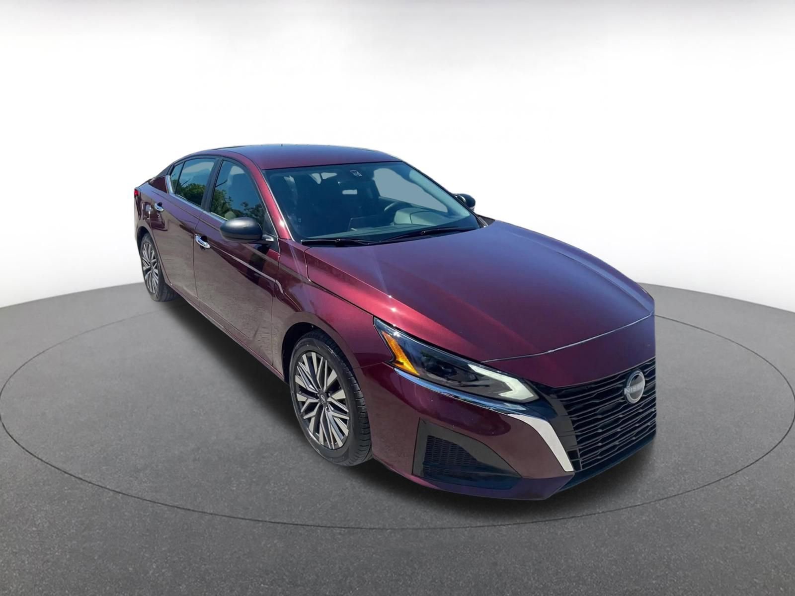 Used 2025 Nissan Altima 2.5 SV FWD image 3