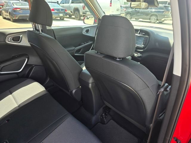 Used 2025 Kia Soul LX w/ LX Technology Package FWD image 17