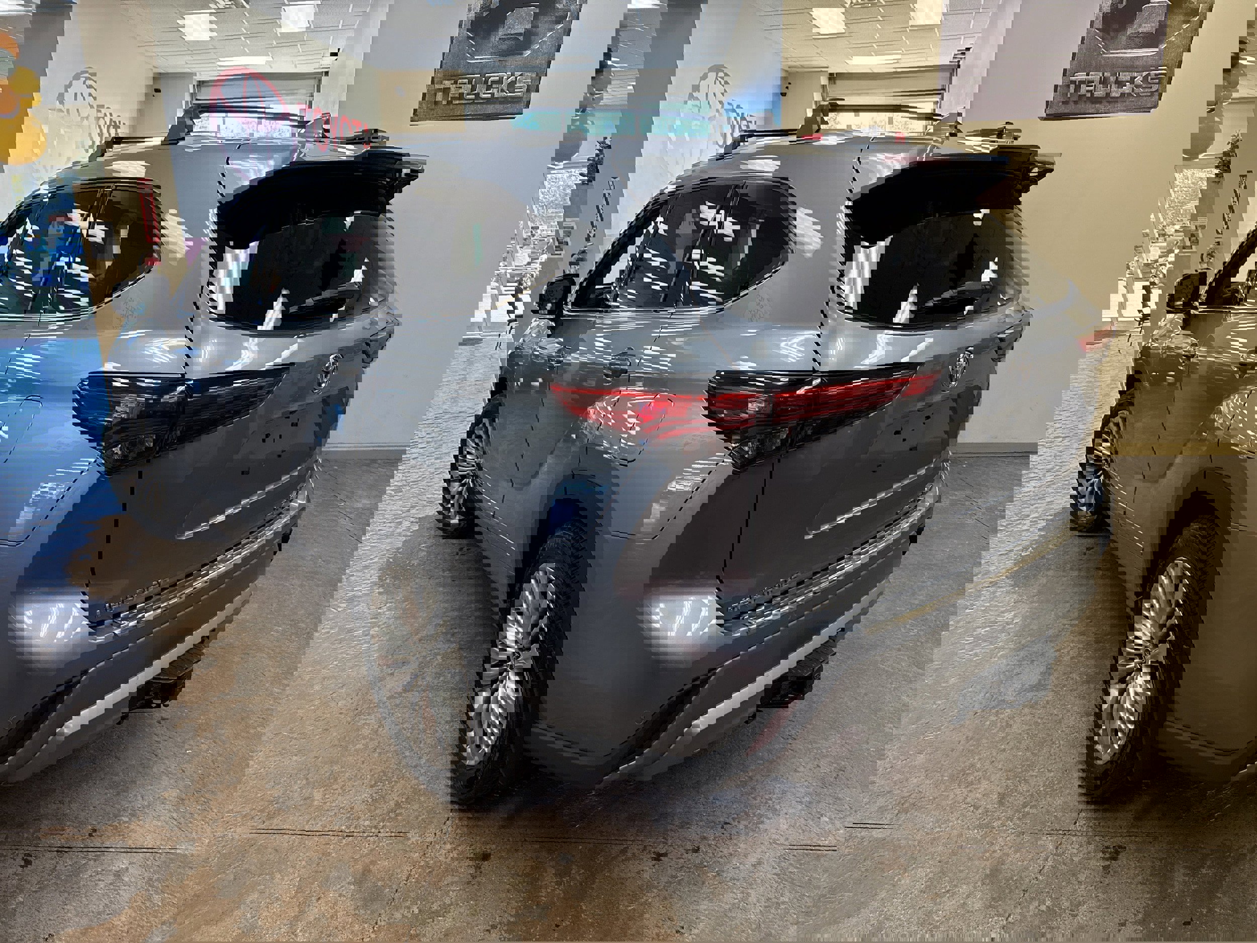 Used 2022 Toyota Highlander Platinum image 10