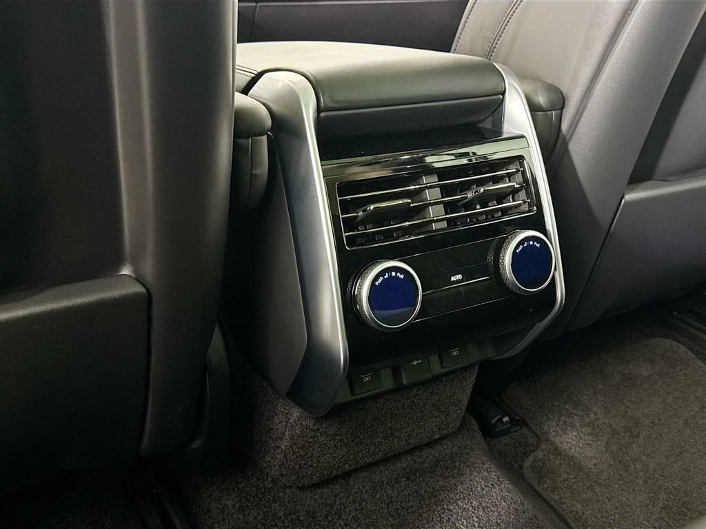 Used 2023 Land Rover Range Rover SE image 16