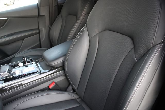 Used 2024 Audi Q8 Prestige w/ Prestige Package image 6