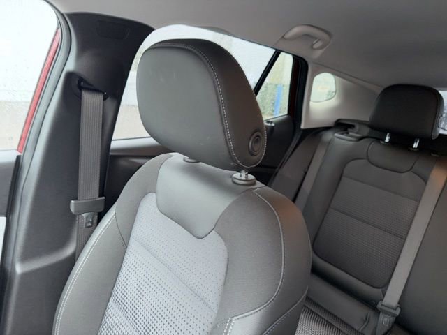 Used 2025 Chevrolet Trax LT w/ LT Convenience Package image 47