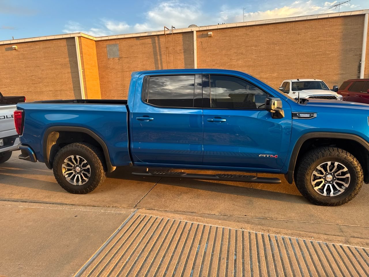 Used 2023 GMC Sierra 1500 AT4 w/ AT4 Premium Package AWD/4WD image 2