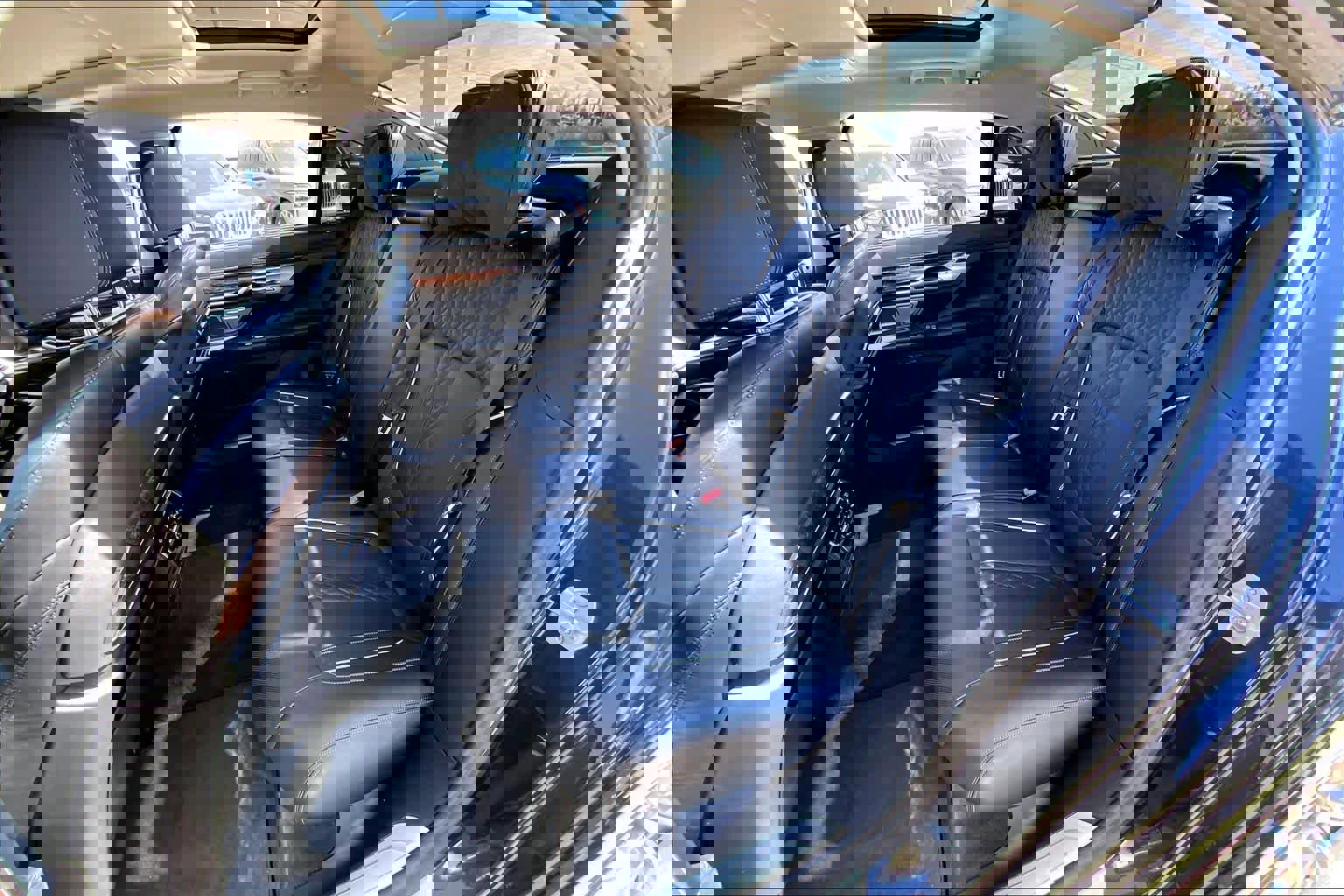 Used 2021 BMW 750i xDrive w/ Luxury Rear Seating Package image 19