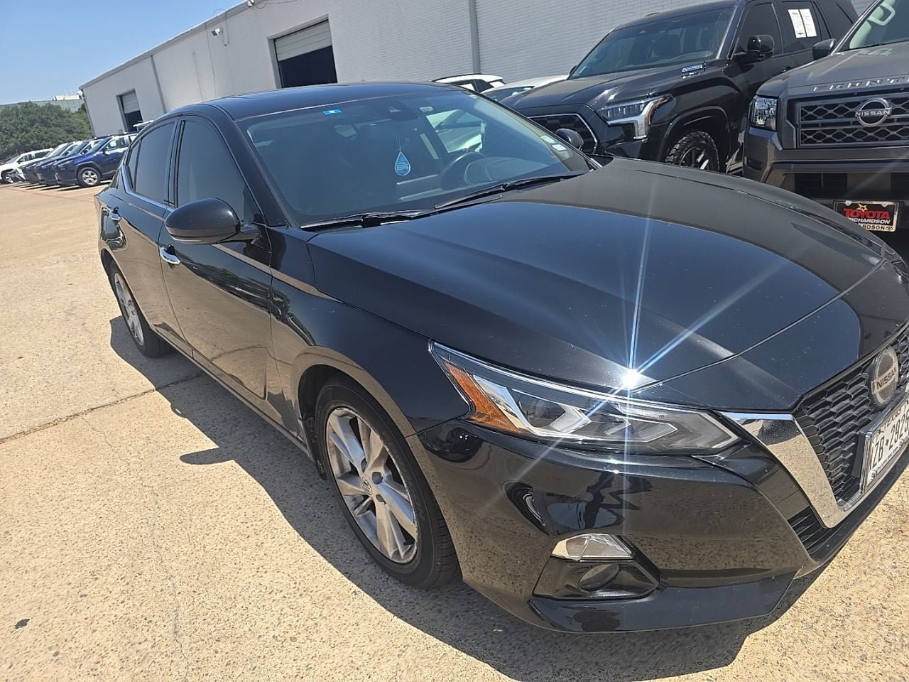 Used 2020 Nissan Altima 2.5 SL AWD/4WD image 2