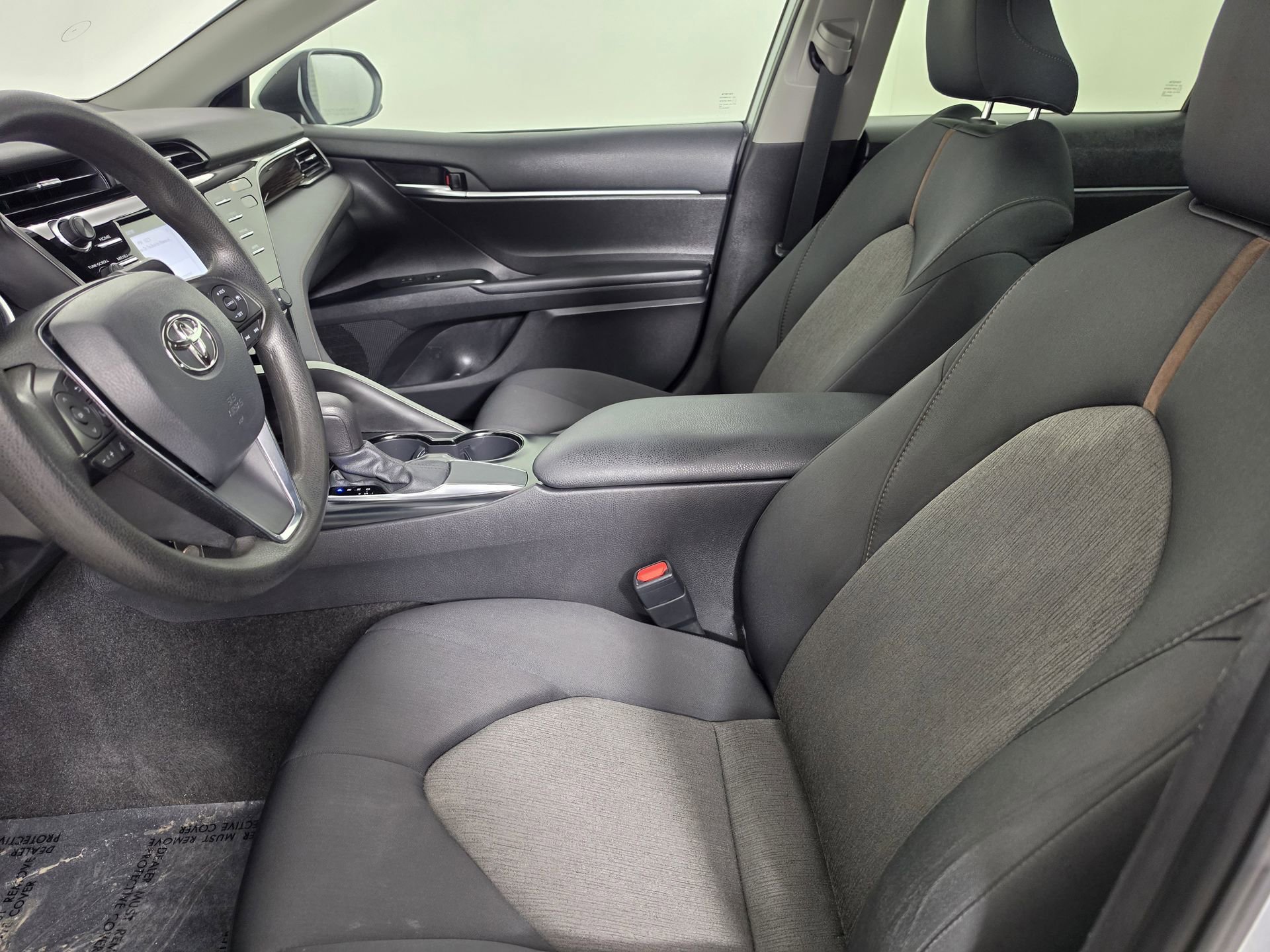 Used 2020 Toyota Camry LE FWD image 13