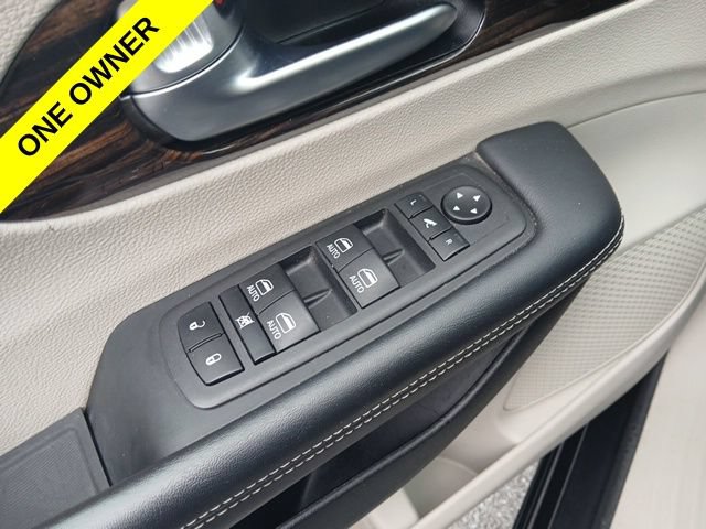 Certified 2023 Chrysler Pacifica Limited FWD image 39