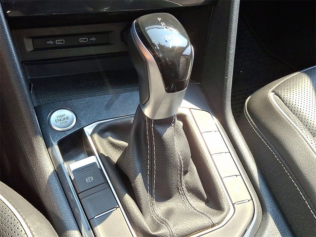 Used 2022 Volkswagen Tiguan SEL R-Line image 16