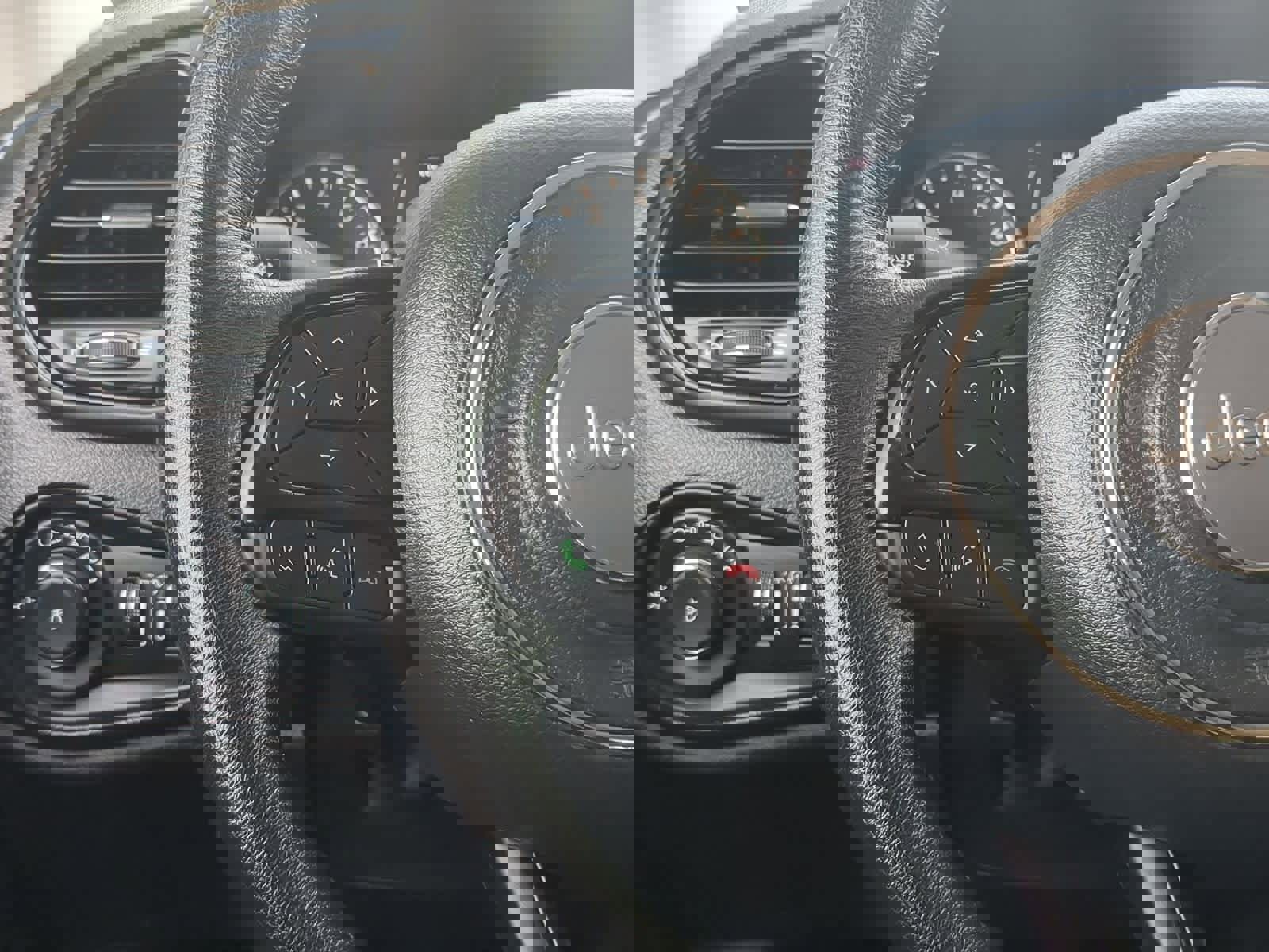 Used 2020 Jeep Renegade Altitude image 24