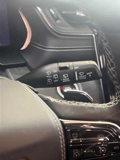 Used 2023 Jeep Grand Cherokee Overland AWD/4WD image 24
