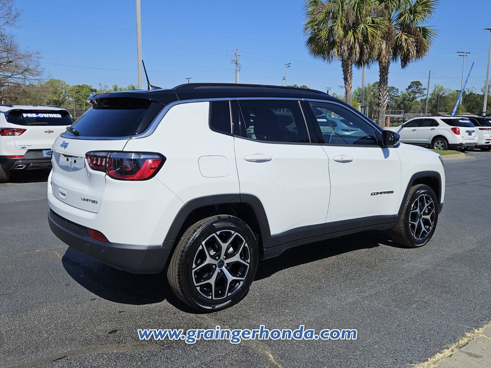 Used 2025 Jeep Compass Limited image 5